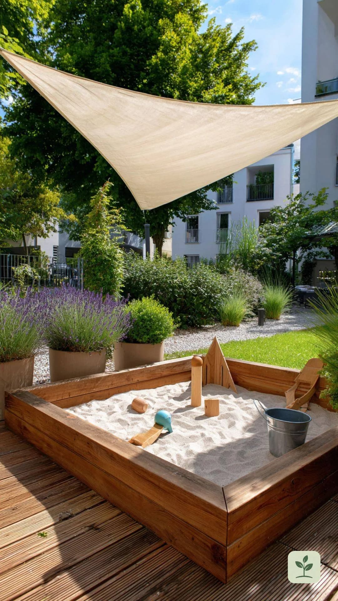 sandkasten-holzterrasse-sonnensegel