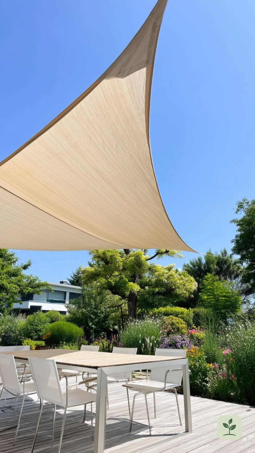 terrasse-gestalten-ideen-sonnenschutz-sonnensegel