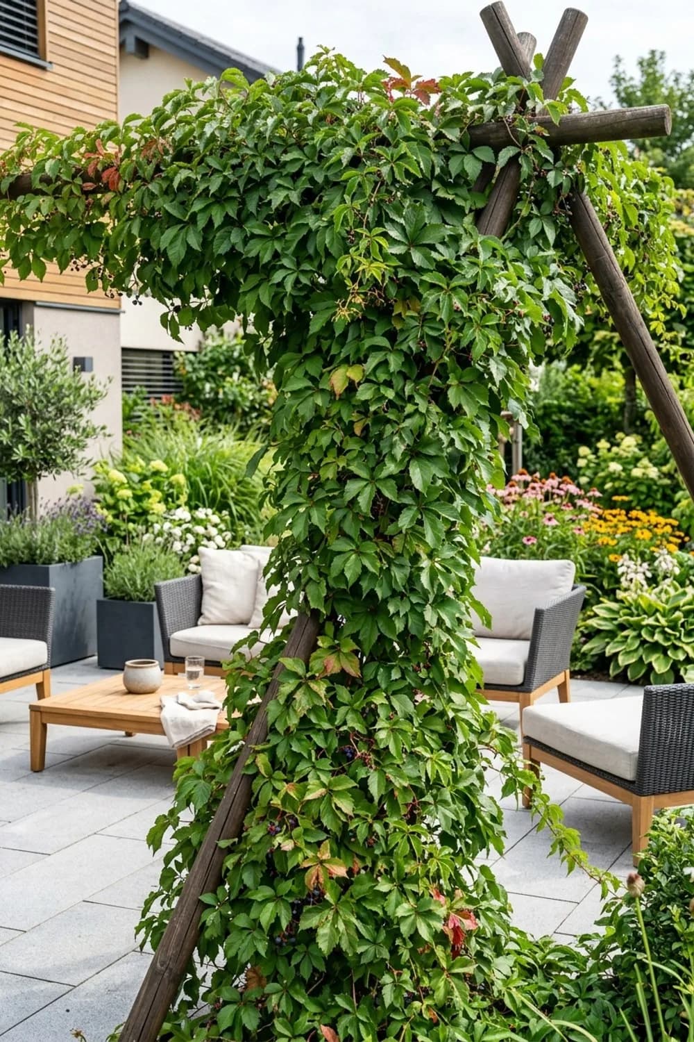 Das robuste Dauertipi: Mit Hopfen oder Wildem Wein – Tipi im Garten: 7 schöne Ideen